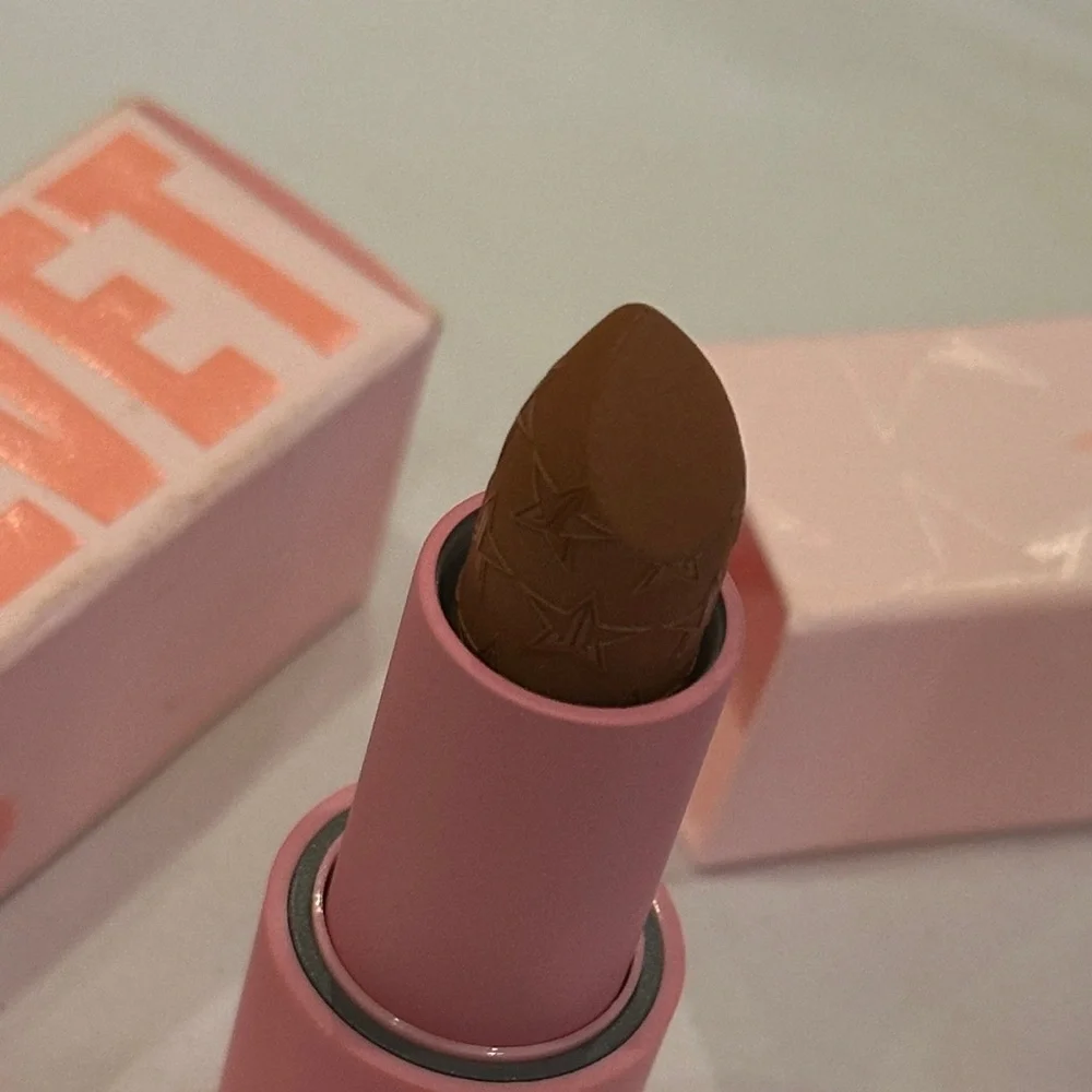 Jeffree Star Plastic Surgery Brown/ Deep Burgundy? Lipstick